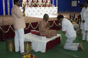 Swami Madhavananda distributes prasad at the closing ceremony.