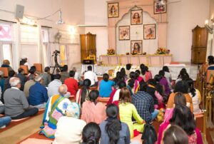 Brahmachari Achyutananda delivers a talk, Chandigarh.