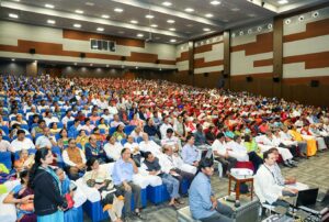 More than 1100 people attend the talk.