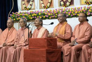 Swami Shraddhananda welcomes the devotees.