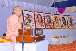 Swami Madhavananda leads prayer, Tenali.