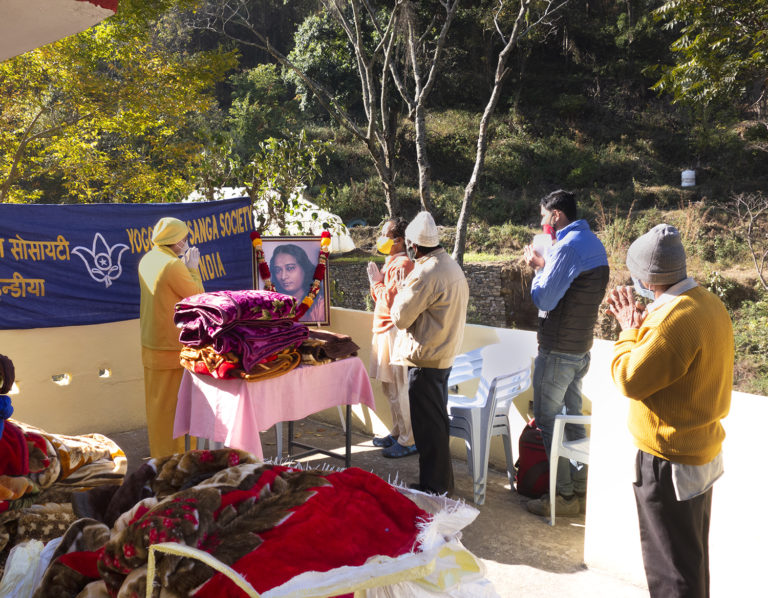 Blankets distribution During Janmotsav, Dwarahat