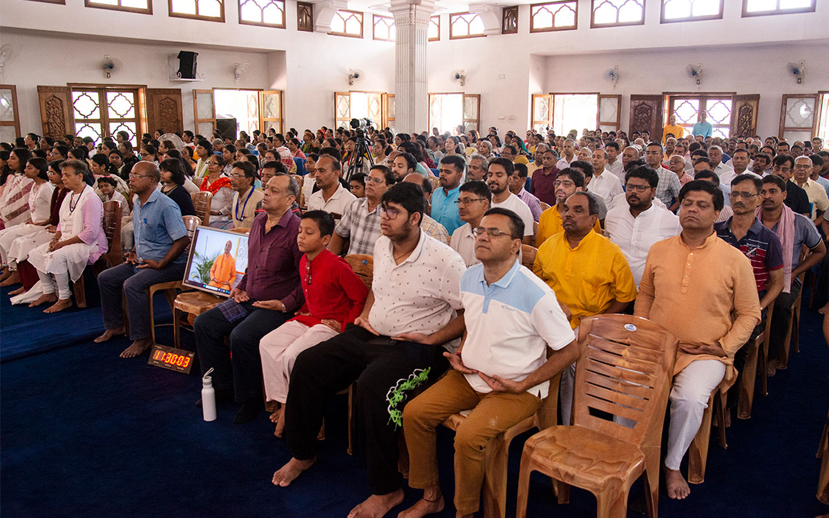 Devotees following the guided meditation.