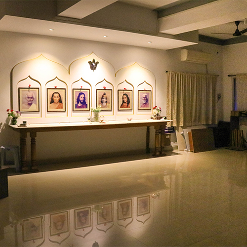 Yogoda-Satsanga-Sakha-Ashram-Chennai-Dhyana-Mandir-Altar-Image-II