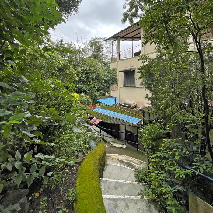 YSS Pune Retreat – Lush Green Surroundings