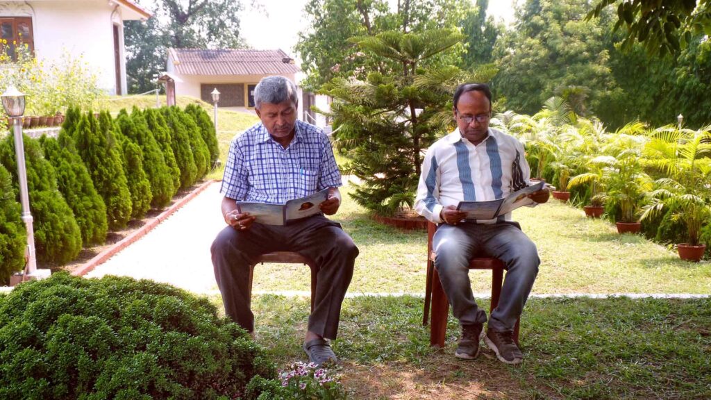 yss dihika retreat devotees reading lessons