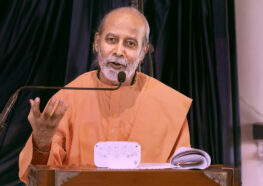 Swami Achyutananda delivers an inspirational satsanga during the celebrations at Dakshineswar.