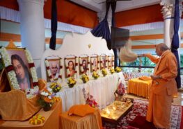 Swami Amarananda performs aarti before the beginning of the Guru Purnima celebrations at Yogoda Satsanga Ashram, Dakshineswar.