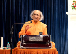 Swami Adyananda delivers an inspirational satsanga, Noida.