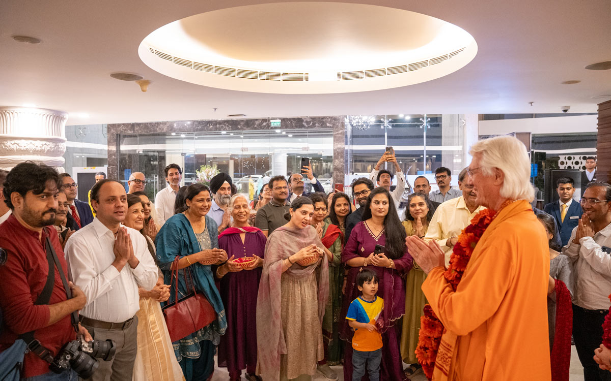 ಸ್ವಾಮಿ-ಚಿದಾನಂದಜಿಯವರ-ಭಾರತ-ಪ್ರವಾಸ-2025-ಅಹಮದಾಬಾದ್-ಕೇಂದ್ರ-ಅಹಮದಾಬಾದ್-ಆಗಮನ-ಸ್ವಾಗತ-2025-ಮುಖ್ಯಾಂಶಗಳು