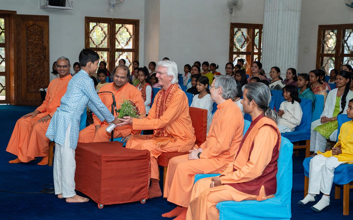 ಸ್ವಾಮಿ-ಚಿದಾನಂದಜಿಯವರ-ಭಾರತ-ಪ್ರವಾಸ-2025-ರಾಂಚಿ-ಮಕ್ಕಳ-ಸತ್ಸಂಗ-ಸ್ವಾಮಿಜಿ-ಸ್ವಾಗತ-2025-ಮುಖ್ಯಾಂಶಗಳು