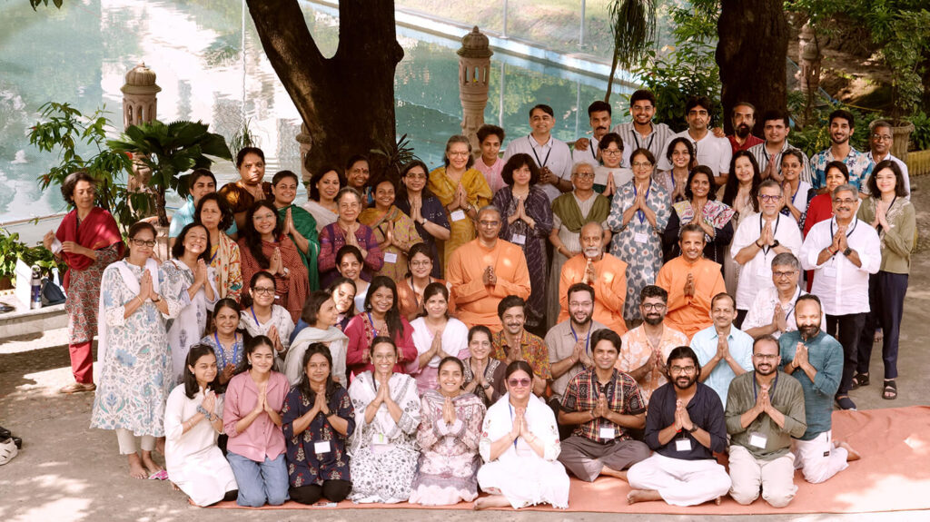 YSS Youth Services Leaders Retreat - Dakshineswar - Group Photo of Participants with the YSS Monastics