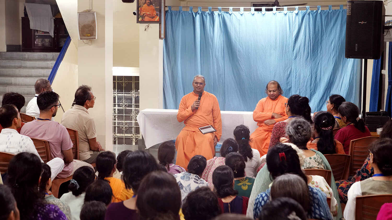 YSS Youth Services Leaders Retreat - Dakshineswar - Post Dinner Story-telling with YSS Monastics