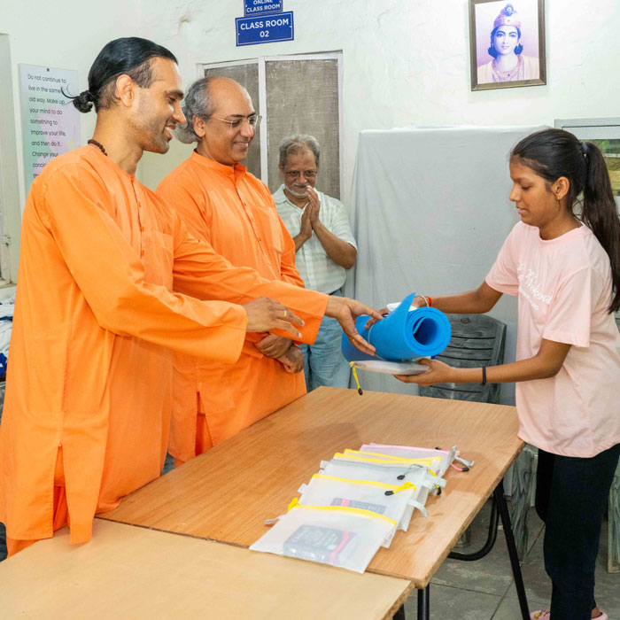 YSS Noida Ashram – Prize Distribution to Students