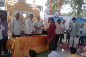 ವಿಜೇತರಿಗೆ ಬಹುಮಾನಗಳ ವಿತರಣೆ.
