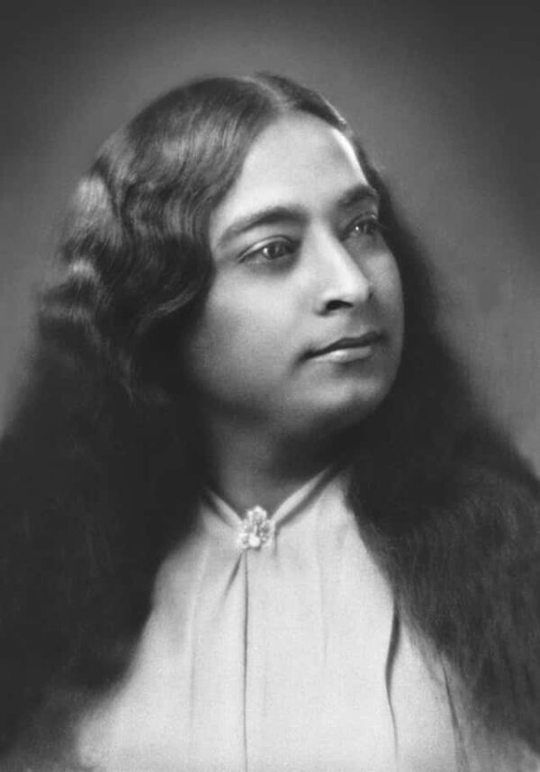 paramahansa-yogananda-in-washington-d-c-1926-photo-regular-yss-front.jpg